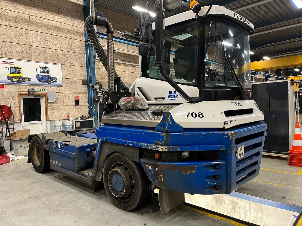 Ældre, slidt Terberg terminaltraktor