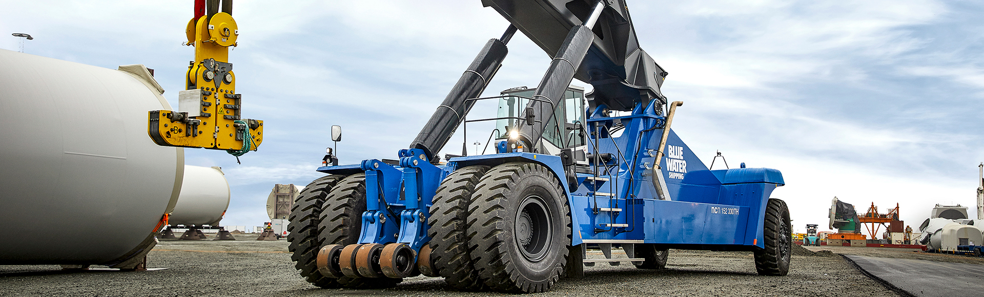 Verdens største reachstacker til Blue Water Shipping